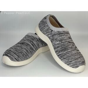Women’s Comfort Shoe Slip-On Water and Slip Resistant Size 8 Light Grey